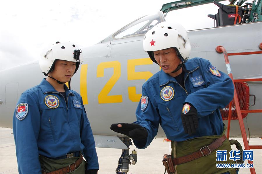 （圖文互動）（6）5290小時(shí)！中國空軍殲擊機(jī)飛行紀(jì)錄保持者光榮停飛