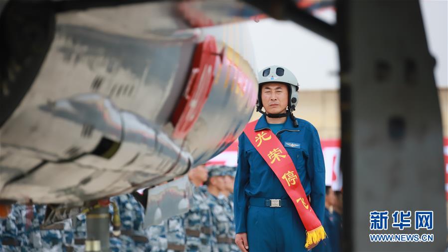 （圖文互動）（7）5290小時(shí)！中國空軍殲擊機(jī)飛行紀(jì)錄保持者光榮停飛