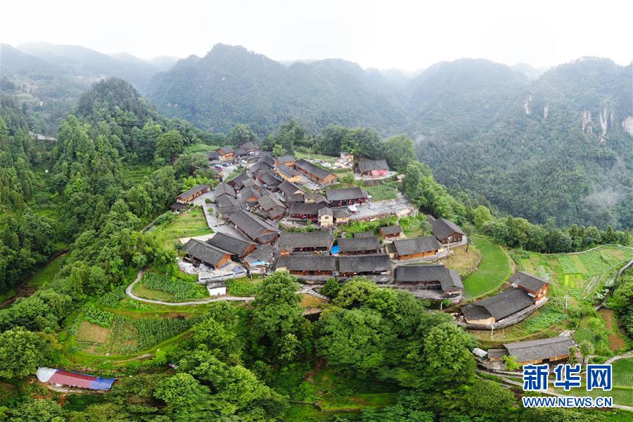 （新華全媒頭條·走向我們的小康生活·圖文互動(dòng)）（7）那山，那人，那苗寨——十八洞村三代人的奮斗史