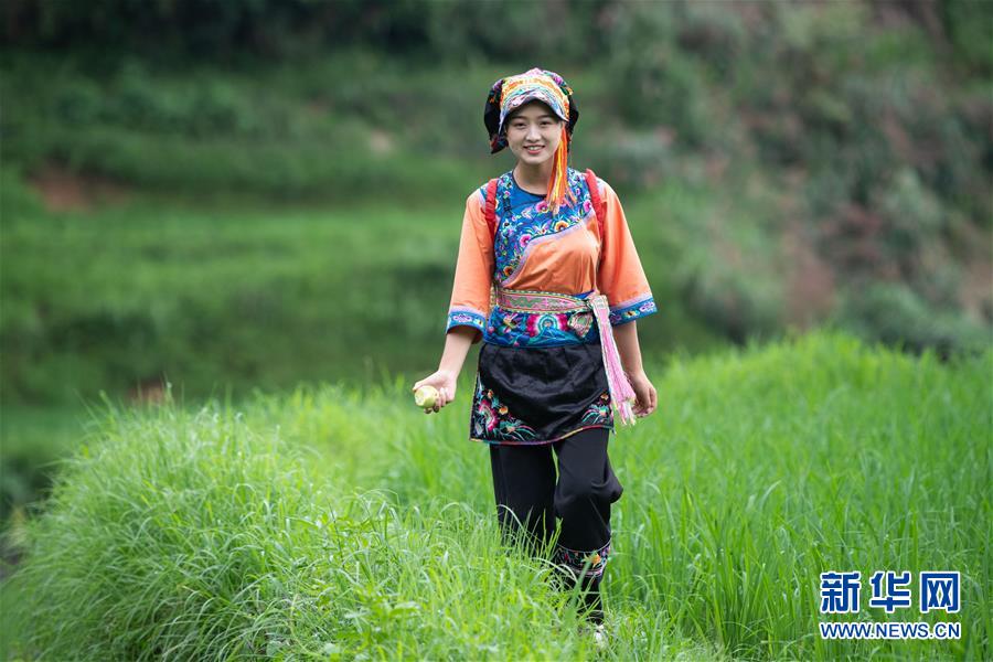 （新華全媒頭條·走向我們的小康生活·圖文互動(dòng)）（4）那山，那人，那苗寨——十八洞村三代人的奮斗史