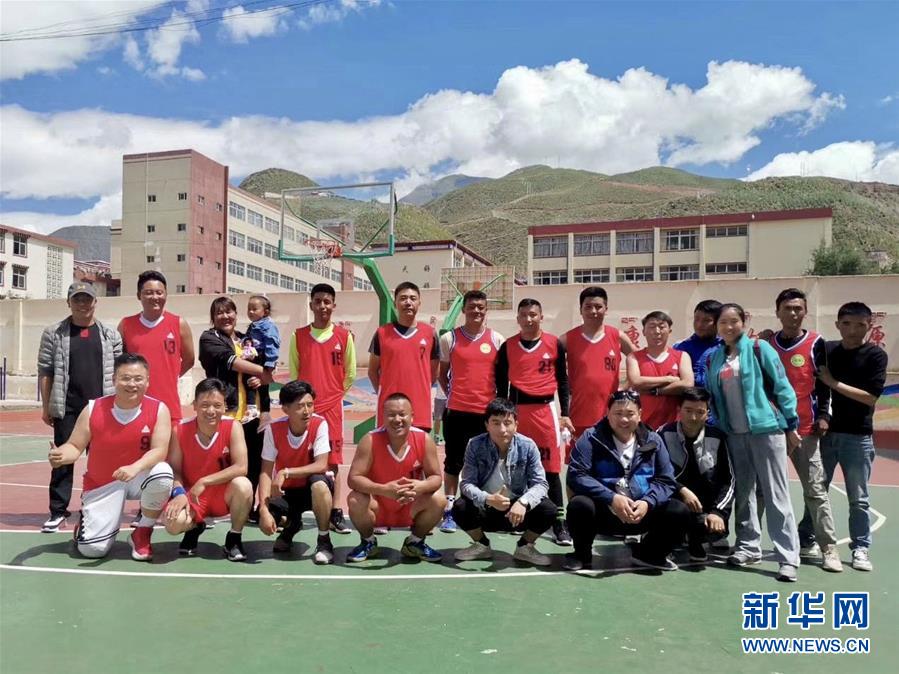 （在習(xí)近平新時(shí)代中國(guó)特色社會(huì)主義思想指引下——新時(shí)代新作為新篇章·習(xí)近平總書記關(guān)切事·圖文互動(dòng)）（2）青春做伴，西部放歌——走近扎根西部建設(shè)邊疆的大學(xué)生們