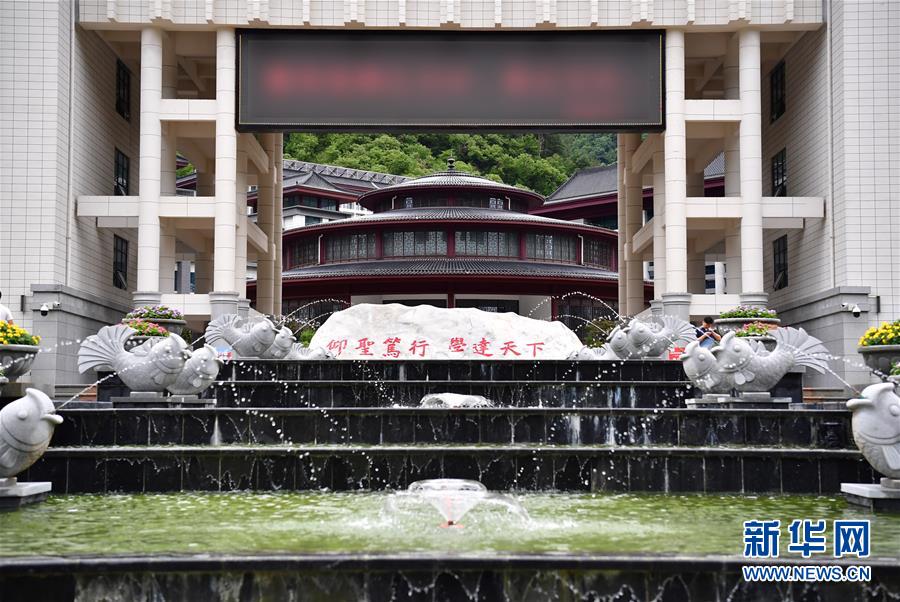 （新華視點·圖文互動）（3）學校建漂亮點本無錯，為何這所“豪華中學”讓人困惑？