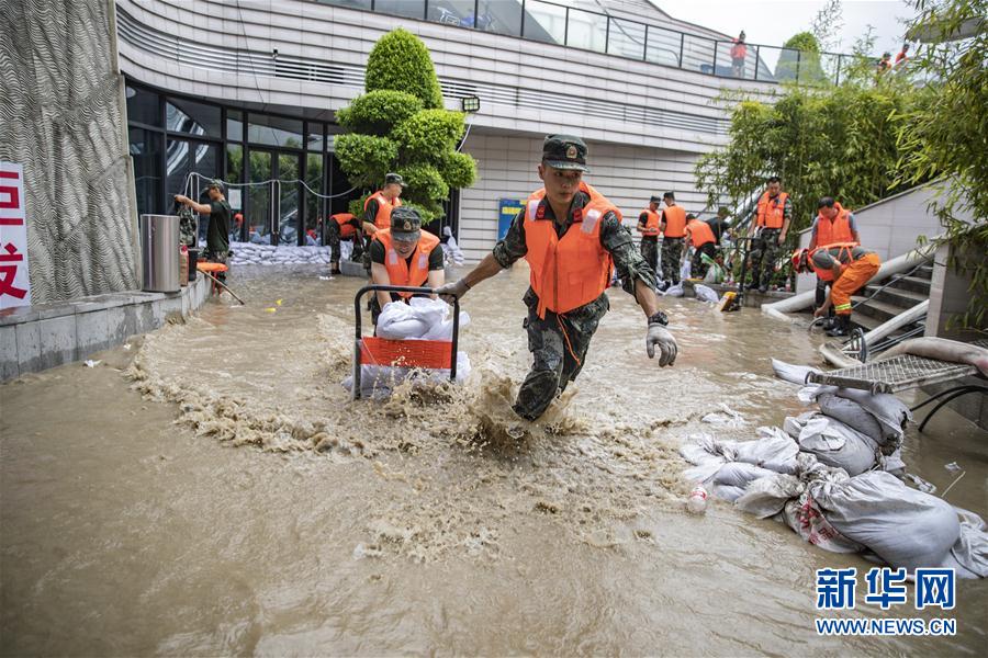 （防汛抗洪·圖文互動）（4）筑起防大汛的堅強防線——重慶防御長江、嘉陵江過境洪峰現(xiàn)場記錄