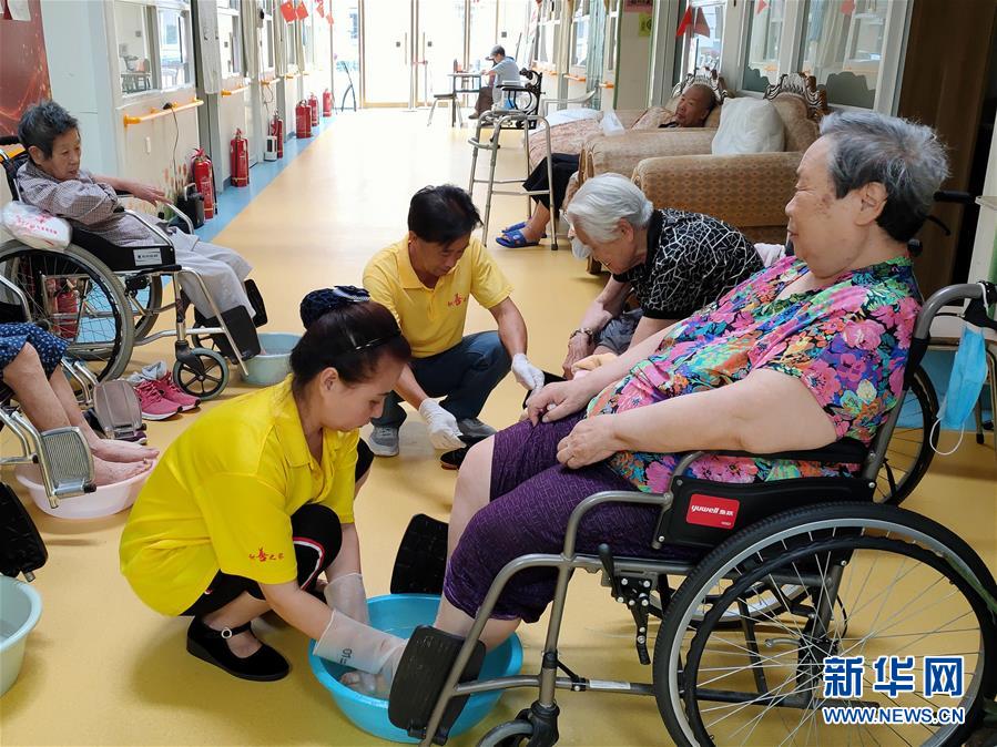 （走向我們的小康生活·圖文互動(dòng)）（3）北京“老有所養(yǎng)”的床邊、身邊、周邊事