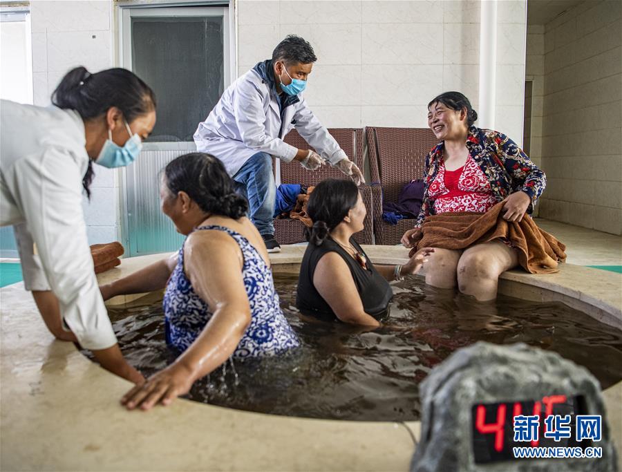 （新華全媒頭條·走向我們的小康生活·圖文互動(dòng)）（10）扎西德勒，我們的新家園——西藏易地扶貧搬遷搬出幸福美好新生活
