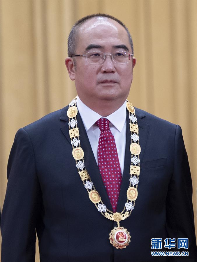 （抗疫先進(jìn)事跡·圖文互動）（1）張定宇：疫情“暴風(fēng)眼”里，“漸凍”之軀與時間賽跑