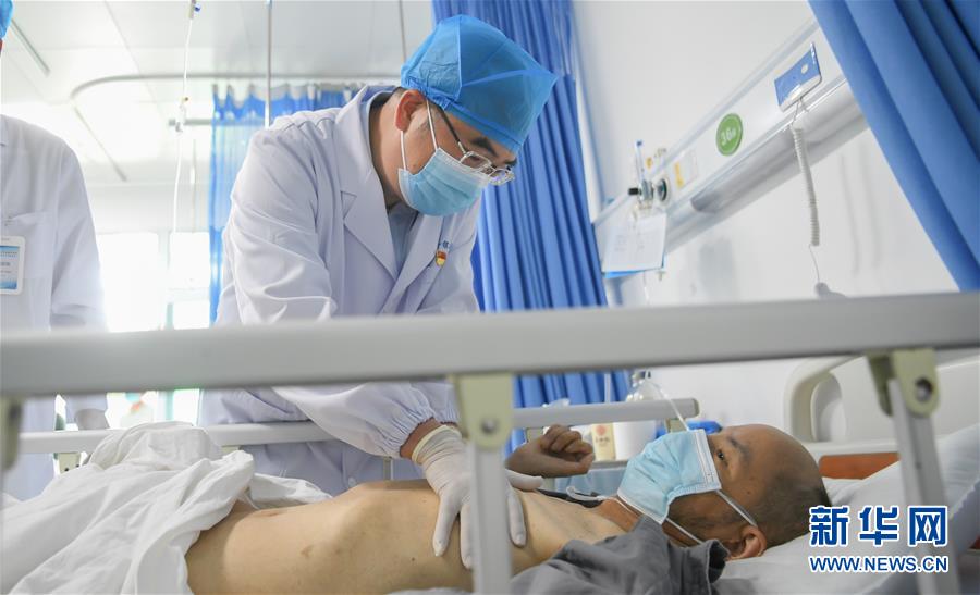 （抗疫先進(jìn)事跡·圖文互動）（4）張定宇：疫情“暴風(fēng)眼”里，“漸凍”之軀與時間賽跑