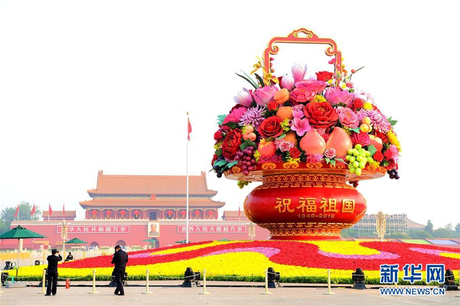 （圖文互動）（2）7小時組裝！18米高巨型“花果籃”亮相天安門廣場