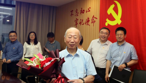 新黨員陳振新：“雖已耄耋，紅心向黨！”