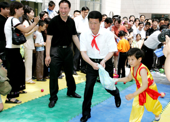 “為民、務(wù)實(shí)、清廉”——記中共中央政治局常委張高麗