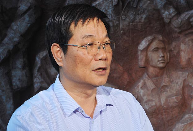 我們把黨的政治優(yōu)勢(shì)和現(xiàn)代企業(yè)制度優(yōu)勢(shì)結(jié)合起來(lái)，建立完善決策、執(zhí)行、監(jiān)督三個(gè)體系。