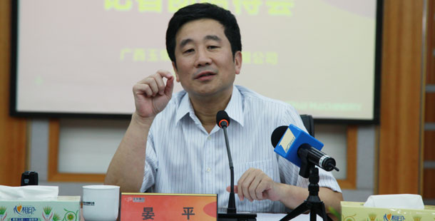 玉柴集團公司董事局主席晏平——大家可能不一定認識我，但是大家一定坐過裝配玉柴發(fā)動機的客車、公交車，因為玉柴發(fā)動機裝配在全國超過60%的客車、公交車上。玉柴發(fā)動機能夠陪伴大家上班、回家、逛街，我很自豪。我們將繼續(xù)制造更多更好的綠色產(chǎn)品，造福社會和百姓。