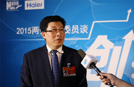 “面對這種新型的、農(nóng)業(yè)轉(zhuǎn)型的項目，政府各級部門也都在研究怎么落實，還有很多細節(jié)上的問題。”