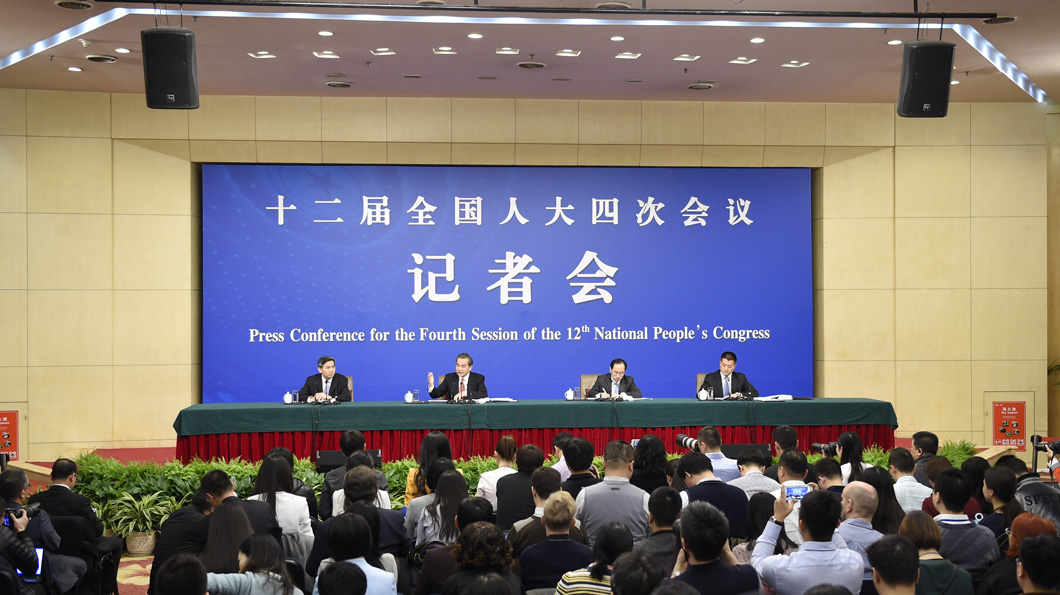 回放：外交部部長(zhǎng)就中國的外交政策和對(duì)外關(guān)系答記者問