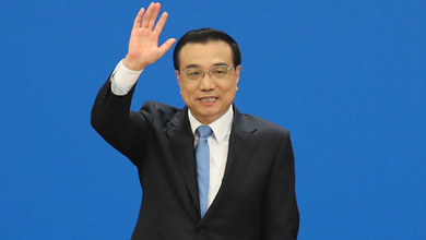 記者會結(jié)束后，李克強揮手致意