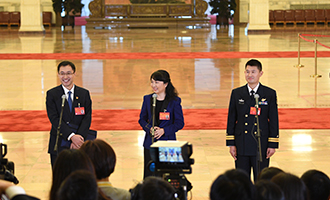 孟祥飛、李媛、曹先建代表接受采訪