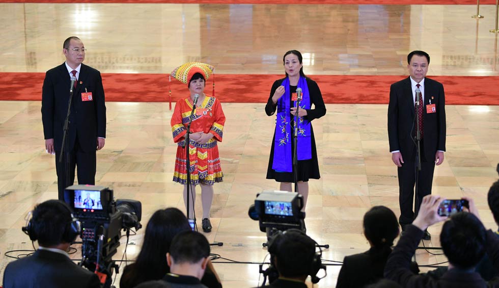 蔡松濤、杜麗群、楊小玲、賈立群接受采訪