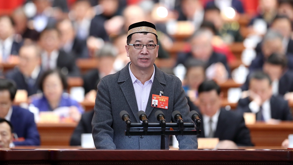 新疆維吾爾自治區(qū)呼圖壁縣政協(xié)副主席、伊斯蘭教協(xié)會會長，呼圖壁縣城鎮(zhèn)陜西寺阿訇 楊杰
