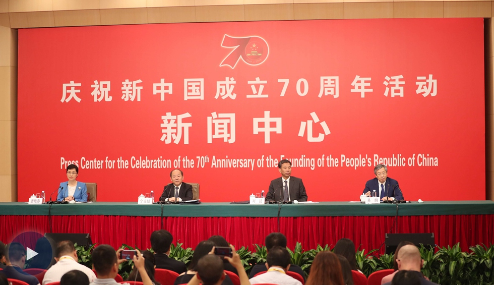 以新發(fā)展理念為引領(lǐng)，推進(jìn)中國經(jīng)濟(jì)平穩(wěn)健康可持續(xù)發(fā)展