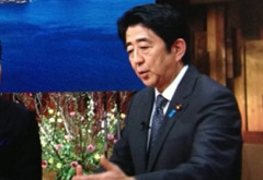 安倍搬起石頭要砸誰(shuí)的腳？