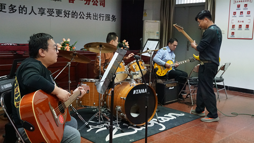 追夢中國人|侯孝輝：左手方向盤，右手麥克風