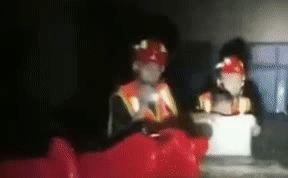 整理箱變小船 小朋友，消防員叔叔來了！