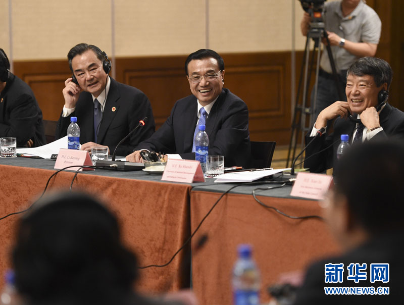  5月6日，國務(wù)院總理李克強在埃塞俄比亞首都亞的斯亞貝巴出席中非經(jīng)貿(mào)人文座談會。 新華社記者 李學(xué)仁 攝 