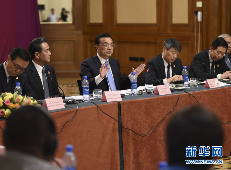  5月6日，中國國務(wù)院總理李克強在埃塞俄比亞首都亞的斯亞貝巴出席中非經(jīng)貿(mào)人文座談會。 新華社記者 李學(xué)仁 攝 