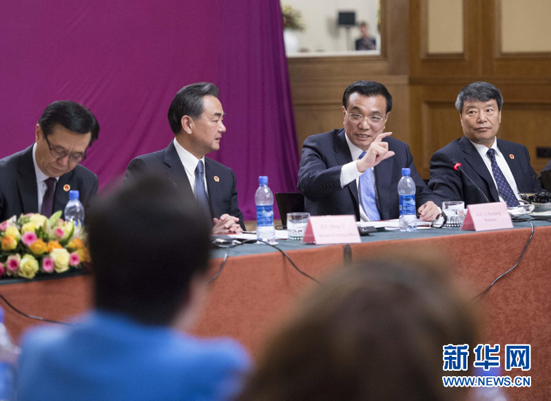  5月6日，中國國務(wù)院總理李克強在埃塞俄比亞首都亞的斯亞貝巴出席中非經(jīng)貿(mào)人文座談會。 新華社記者 王曄 攝 