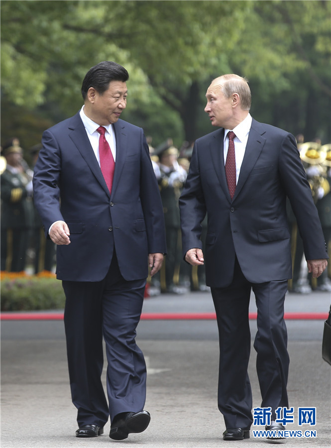 這是會談前，習(xí)近平在上海西郊會議中心廣場為普京舉行歡迎儀式。 新華社記者 蘭紅光 攝