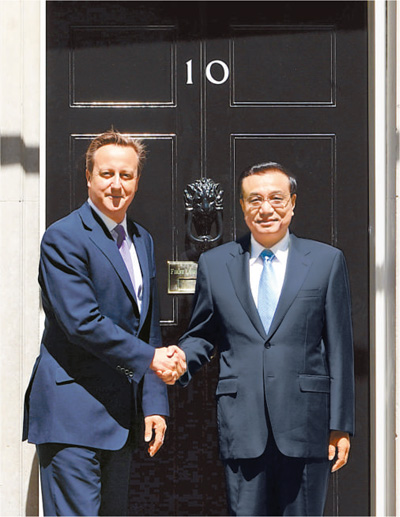 6月17日，國務(wù)院總理李克強(qiáng)在倫敦唐寧街10號首相府同英國首相卡梅倫舉行中英總理年度會晤。新華社記者 李 濤攝 