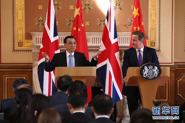     6月17日，國務(wù)院總理李克強同英國首相卡梅倫在倫敦舉行中英總理年度會晤后共同會見記者。 新華社記者 龐興雷 攝 