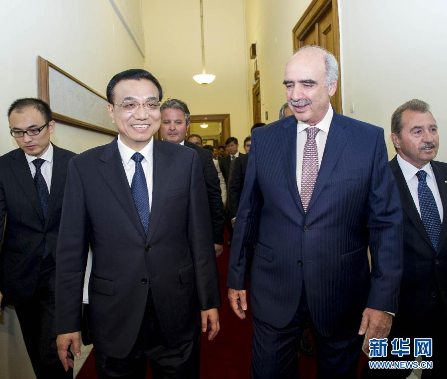 6月19日，國(guó)務(wù)院總理李克強(qiáng)在希臘議會(huì)大廈會(huì)見(jiàn)希臘議長(zhǎng)米馬拉基斯。新華社記者 王曄 攝