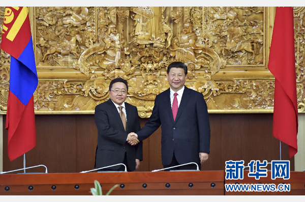 8月21日，國(guó)家主席習(xí)近平在烏蘭巴托同蒙古國(guó)總統(tǒng)額勒貝格道爾吉舉行會(huì)談。 新華社記者 李濤 攝 