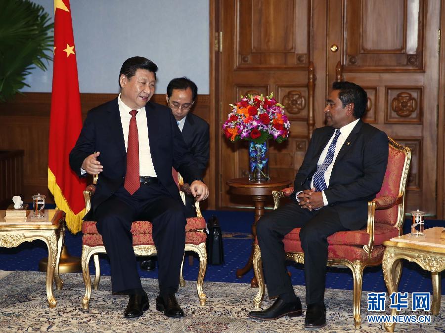 9月15日，國家主席習近平同馬爾代夫總統(tǒng)亞明在馬累舉行會談。新華社記者 鞠鵬 攝