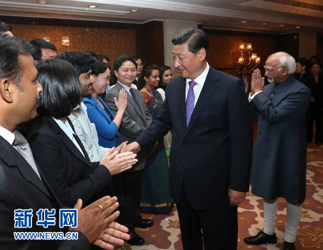 9月18日，國家主席習(xí)近平在印度世界事務(wù)委員會發(fā)表題為《攜手追尋民族復(fù)興之夢》的重要演講。演講結(jié)束后，習(xí)近平接見中印兩國青年代表。新華社記者 龐興雷 攝