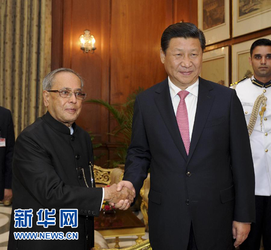 9月18日，國(guó)家主席習(xí)近平在新德里會(huì)見(jiàn)印度總統(tǒng)慕克吉。 新華社記者張鐸 攝 