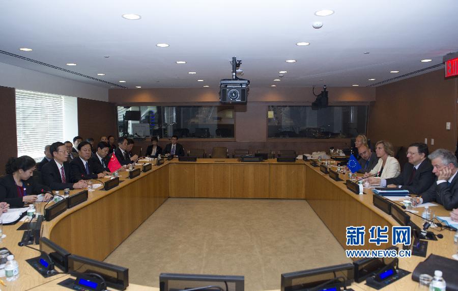  9月23日，正在紐約出席聯(lián)合國氣候峰會的國家主席習(xí)近平特使、國務(wù)院副總理張高麗在紐約聯(lián)合國總部會見歐盟委員會主席巴羅佐。新華社記者 王曄 攝 