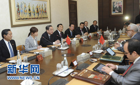 11月3日，全國政協(xié)主席俞正聲在拉巴特會見摩洛哥政府首腦本·基蘭。 新華社記者 張鐸 攝