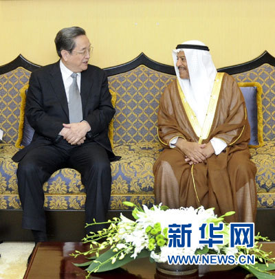 11月6日，正在巴林進行正式友好訪問的全國政協(xié)主席俞正聲在麥納麥與巴林協(xié)商會議主席阿里舉行會談。 新華社記者 張鐸 攝
