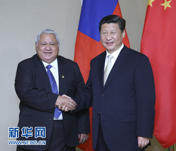 11月22日，中國國家主席習(xí)近平在斐濟(jì)楠迪會(huì)見薩摩亞總理圖伊拉埃帕。 新華社記者姚大偉攝