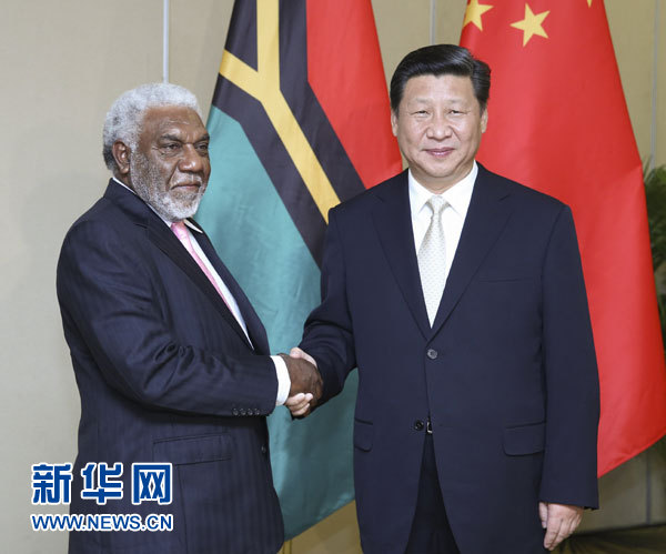 11月22日，中國國家主席習(xí)近平在斐濟(jì)楠迪會(huì)見瓦努阿圖總理納圖曼。 新華社記者姚大偉攝 