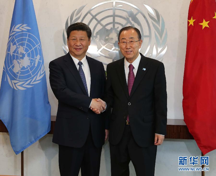 9月26日，國(guó)家主席習(xí)近平在紐約聯(lián)合國(guó)總部會(huì)見(jiàn)聯(lián)合國(guó)秘書(shū)長(zhǎng)潘基文。 新華社記者 劉衛(wèi)兵 攝