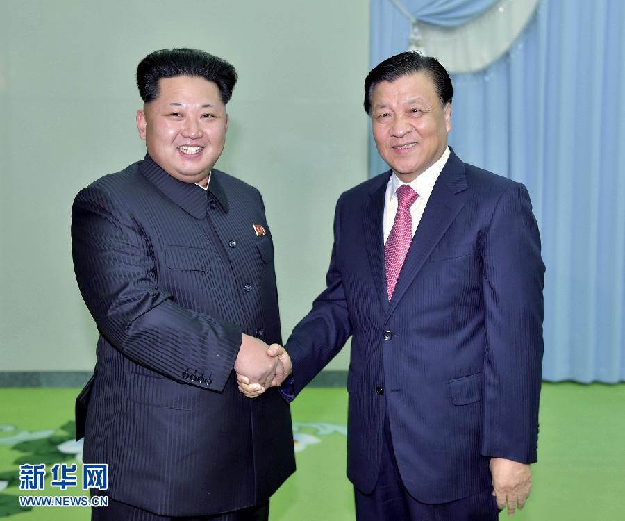 10月9日，中共中央政治局常委、中央書記處書記劉云山在平壤百花園迎賓館會(huì)見朝鮮勞動(dòng)黨第一書記金正恩。 新華社記者 李濤 攝