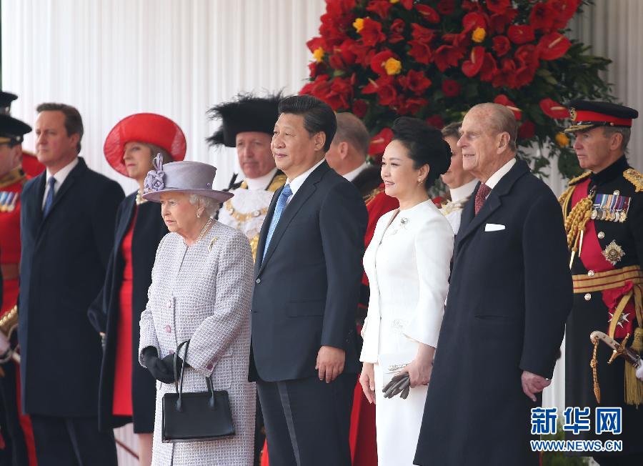 10月20日，對英國進行國事訪問的國家主席習(xí)近平出席英國女王伊麗莎白二世在倫敦騎兵檢閱場舉行的隆重歡迎儀式。 新華社記者 龐興雷 攝