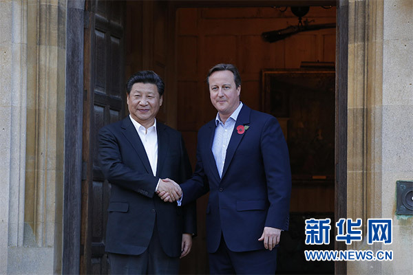 10月22日，國(guó)家主席習(xí)近平在契克斯首相鄉(xiāng)間別墅同英國(guó)首相卡梅倫再次會(huì)晤。新華社記者 鞠鵬 攝
