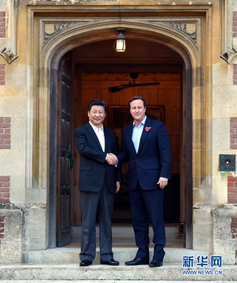 10月22日，國(guó)家主席習(xí)近平在契克斯首相鄉(xiāng)間別墅同英國(guó)首相卡梅倫再次會(huì)晤。 新華社記者 饒愛(ài)民 攝