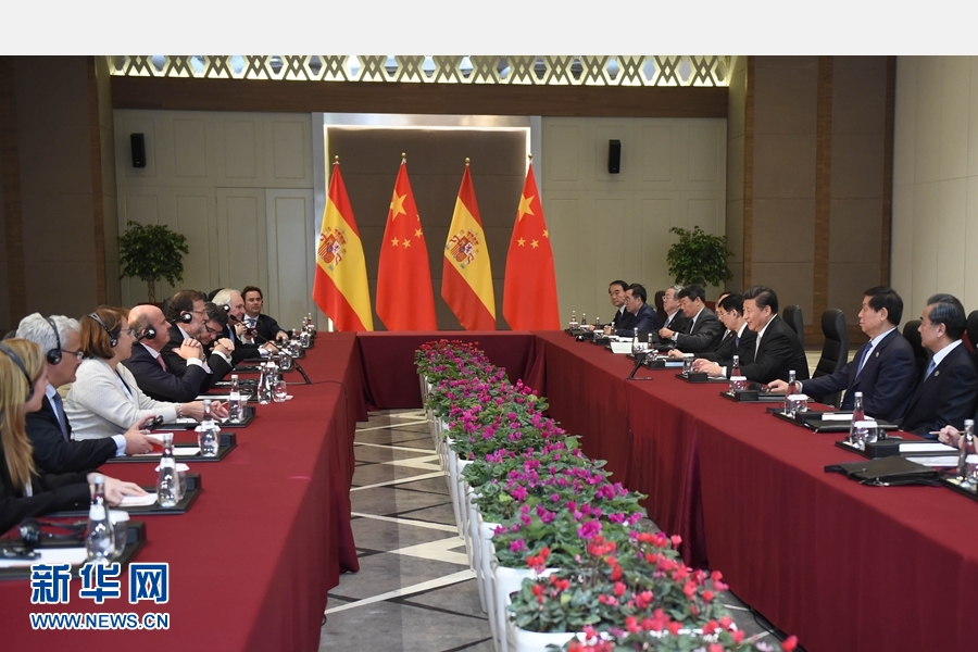 11月16日，國家主席習(xí)近平在土耳其安塔利亞會見西班牙首相拉霍伊。 新華社記者 張鐸 攝