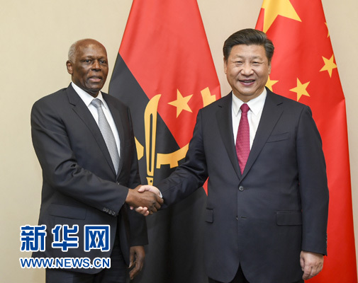 12月3日，國家主席習近平在約翰內(nèi)斯堡會見安哥拉總統(tǒng)多斯桑托斯。 新華社記者 謝環(huán)馳 攝