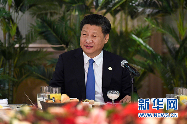 12月4日，國家主席習近平在約翰內(nèi)斯堡集體會見13位非洲國家領(lǐng)導(dǎo)人。 新華社記者 謝環(huán)馳 攝